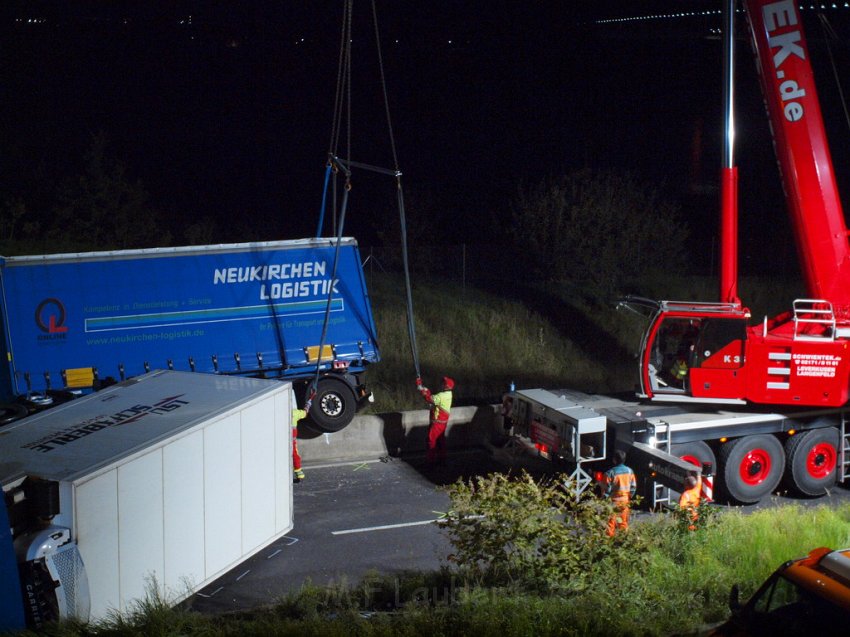 Einsatz BF Koeln PEINGEKLEMMT in Leverkusen P182.JPG